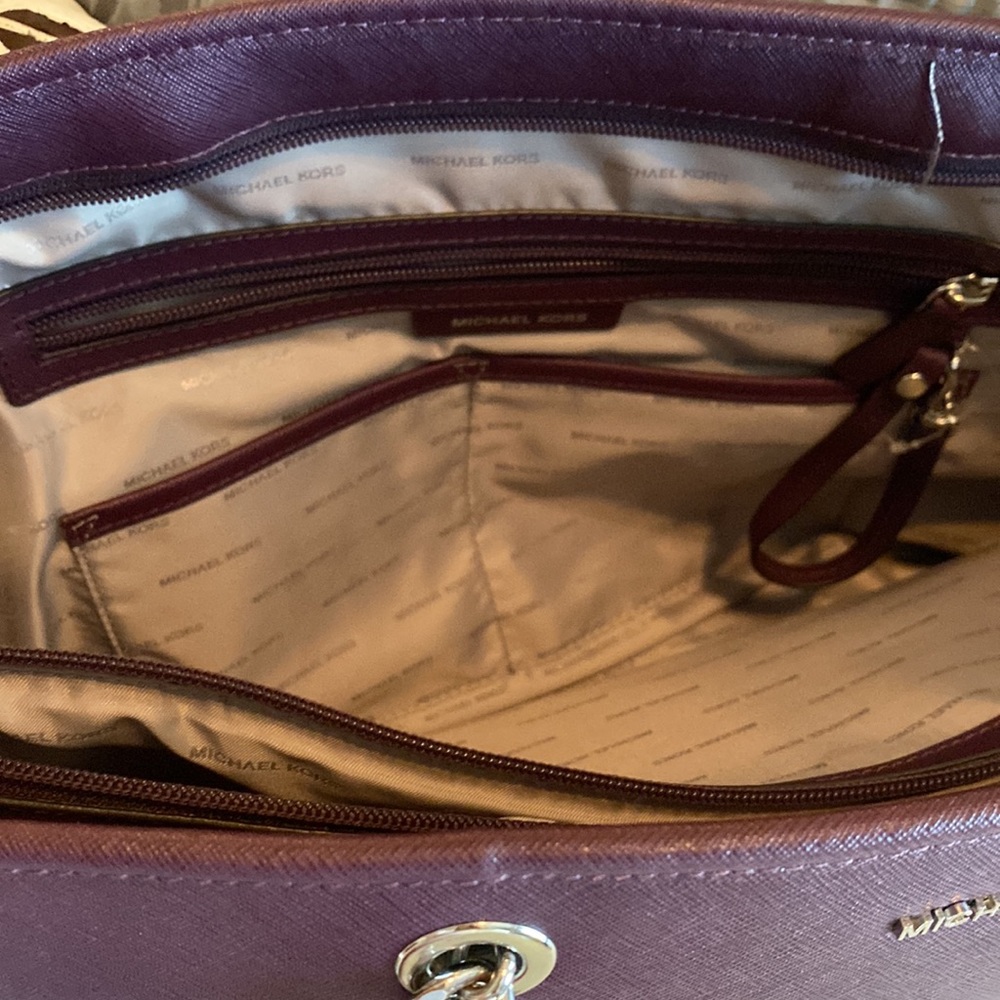 Michael Kors - Picture 2 of 3